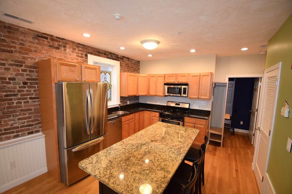 172 Cottage St - Photo 1