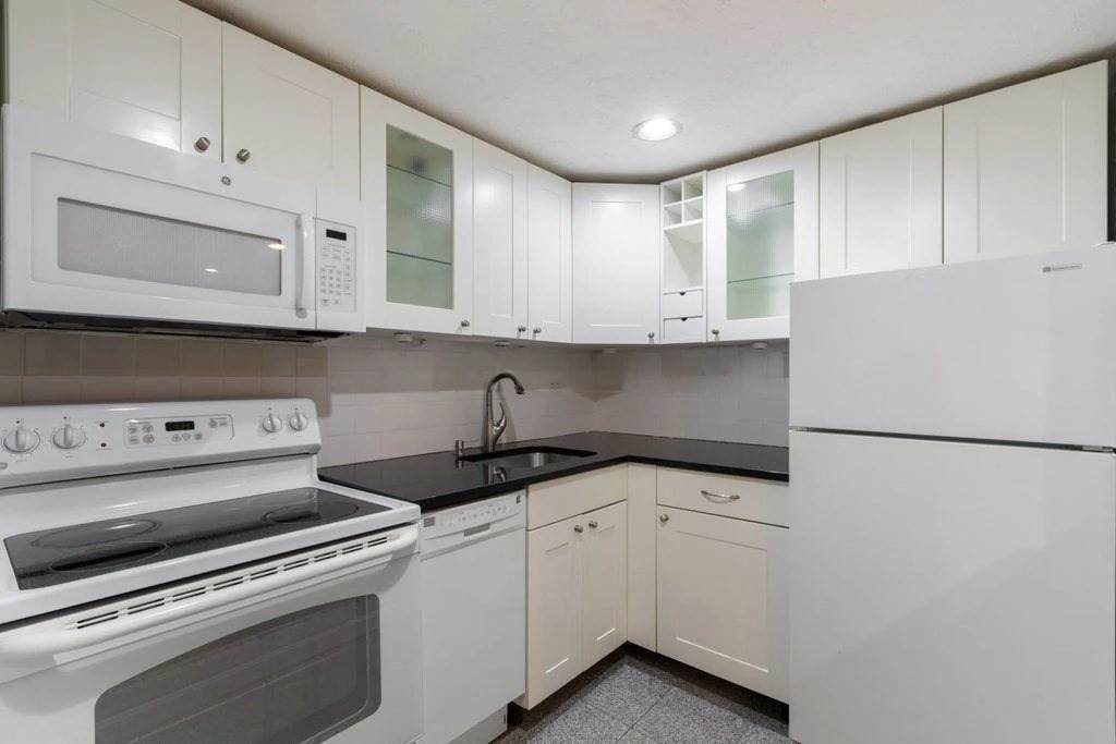 30 Peterborough St - Photo 1