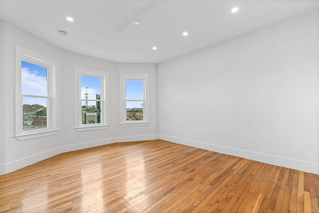303 Hancock Street - Photo 1