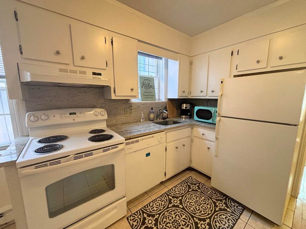 94 Tyler Street - Photo 1