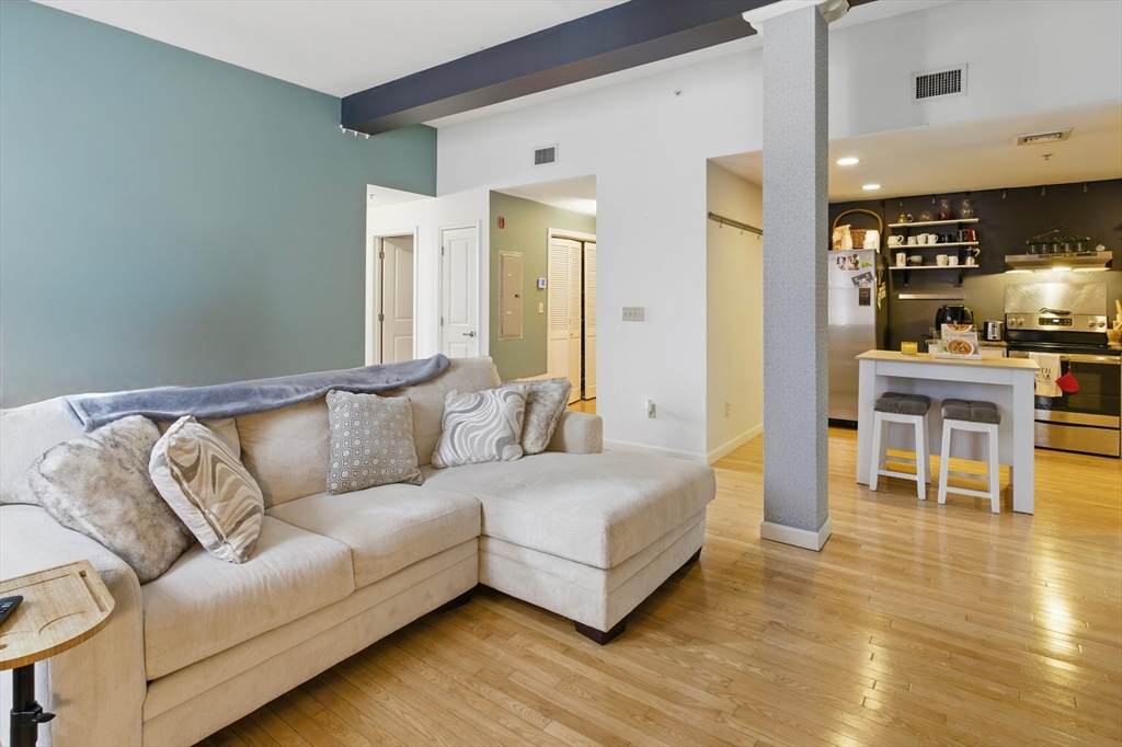 170 Oxford St - Photo 1