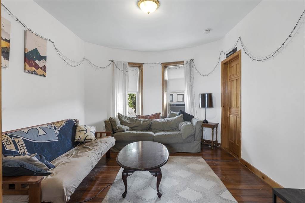 70 Empire St - Photo 1