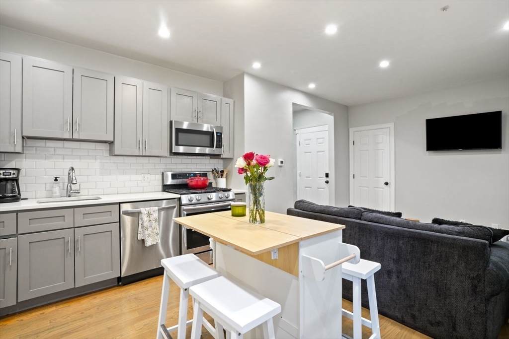 17 Howes St - Photo 1