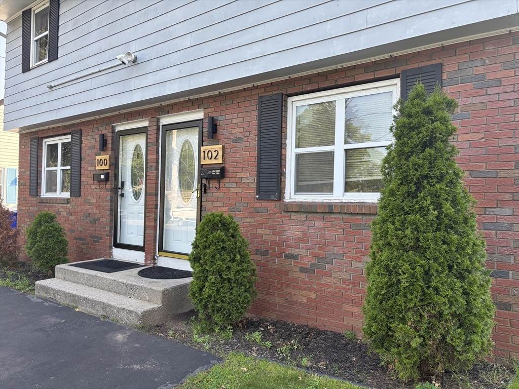 102 Savoy Ave - Photo 1