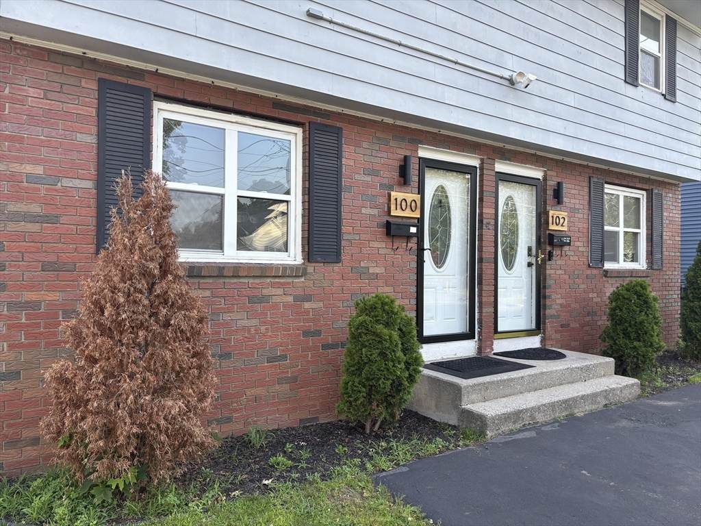 100 Savoy Ave - Photo 1
