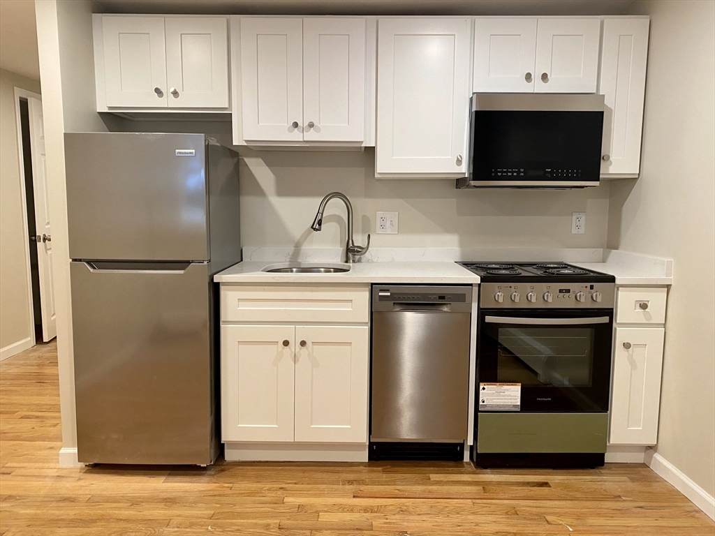 54 Irving St - Photo 1