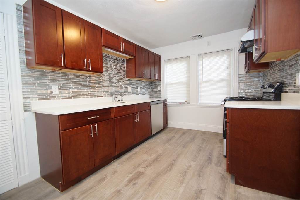353 Lowell Ave - Photo 1