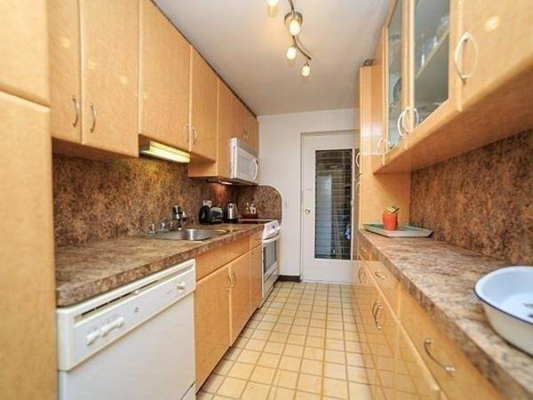14 Commonwealth Ct - Photo 1