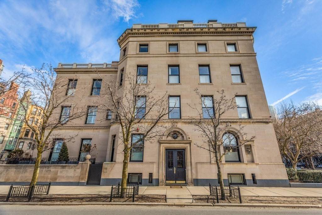 419 Commonwealth Ave - Photo 1
