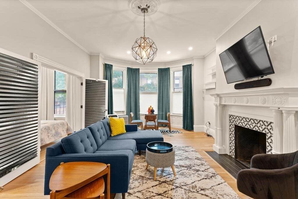 473 Beacon St - Photo 1