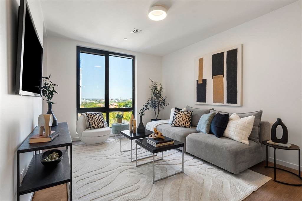 1525 Commonwealth Ave - Photo 1