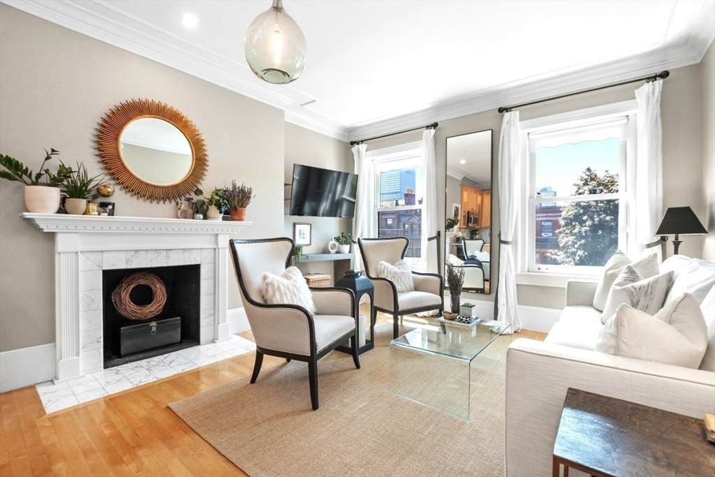 395 Marlborough St - Photo 1