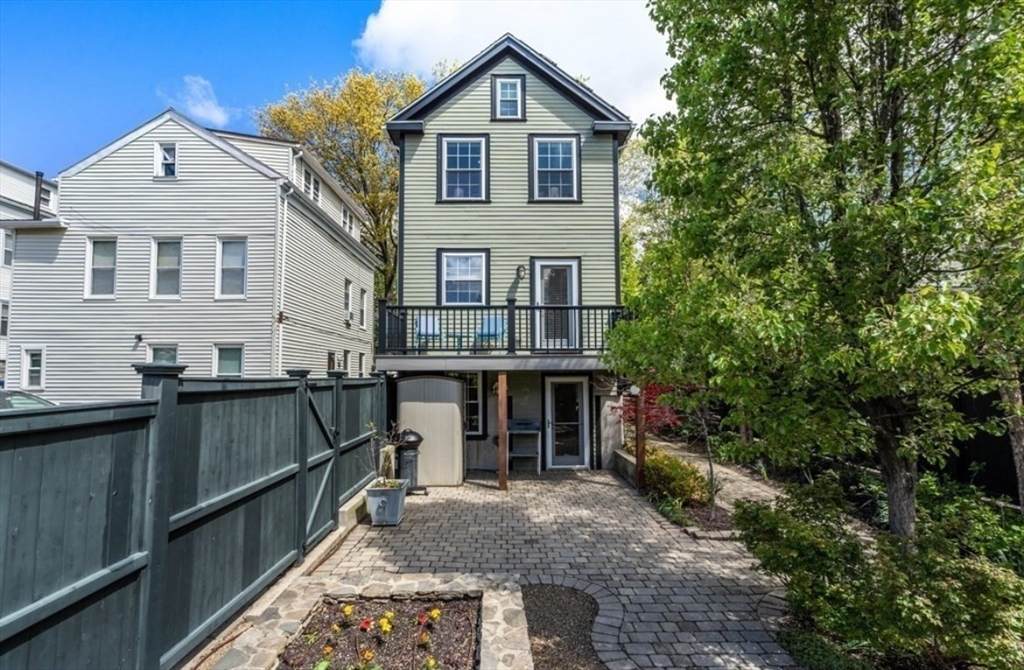 66 Thorndike - Photo 1