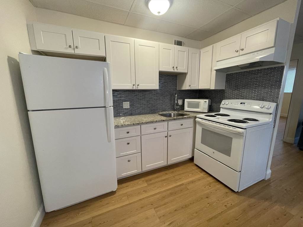 549 E 4th - Photo 1