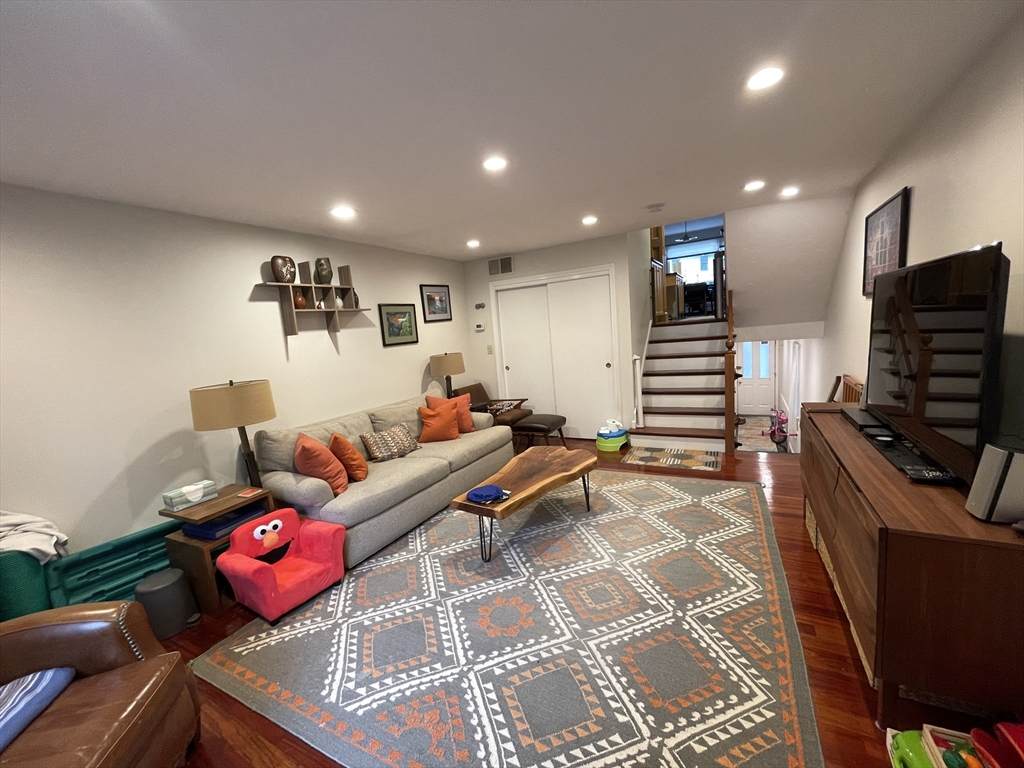 119 Beaconsfield - Photo 1