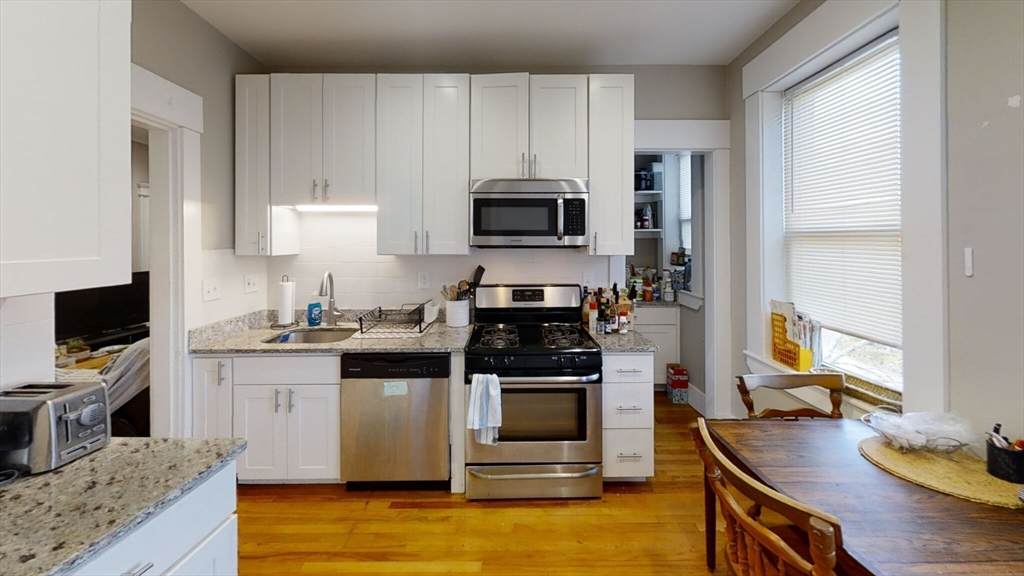 9 Greenway Ct - Photo 1