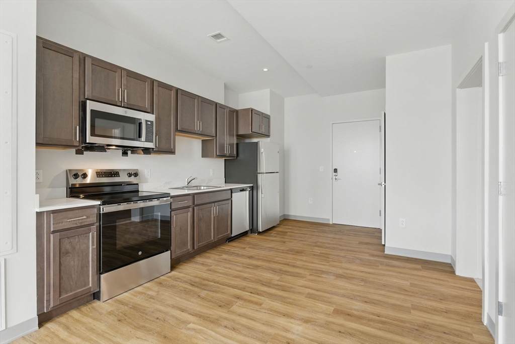 1170 Tremont St - Photo 1