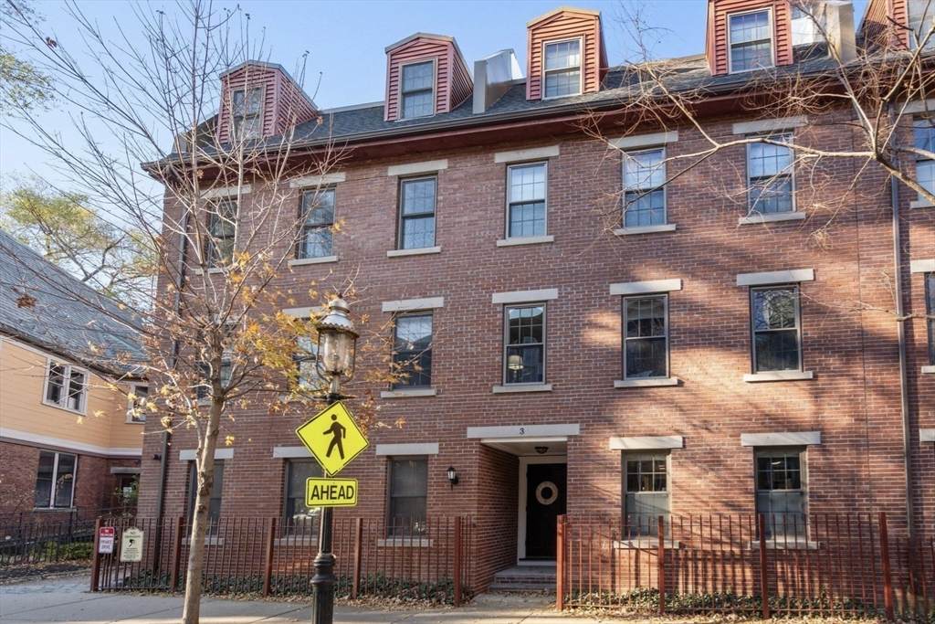 3 Devens St - Photo 1