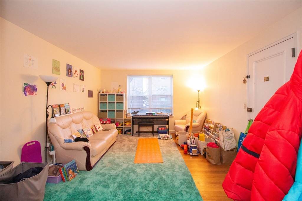 132 Beaconsfield - Photo 1
