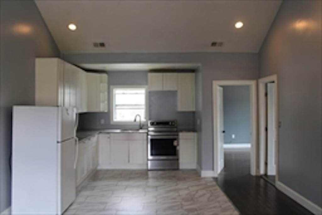 211 Green St - Photo 1