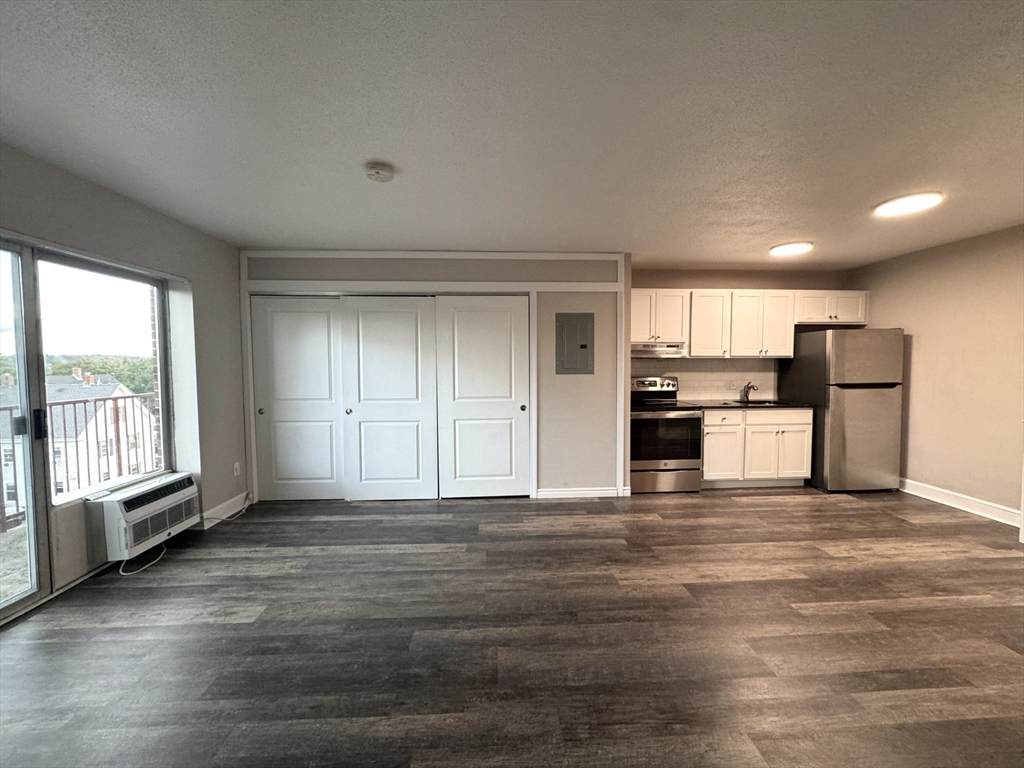 625 Main Street - Photo 1