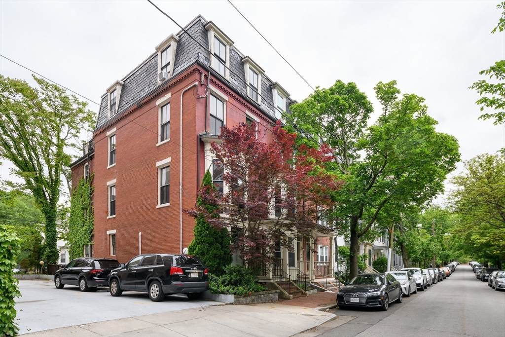 46 Bigelow St - Photo 1