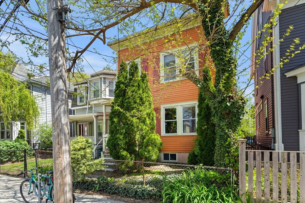 350 Pearl St - Photo 1