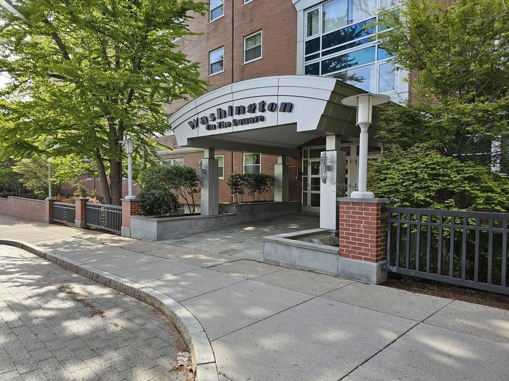 1600 Beacon St - Photo 1