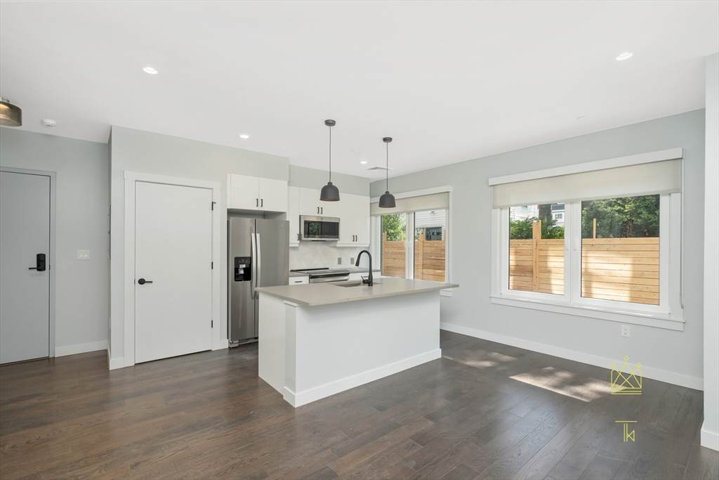 54 Auburn St - Photo 1