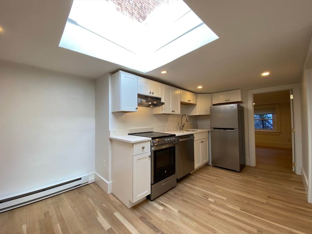 85 Charles St. - Photo 1