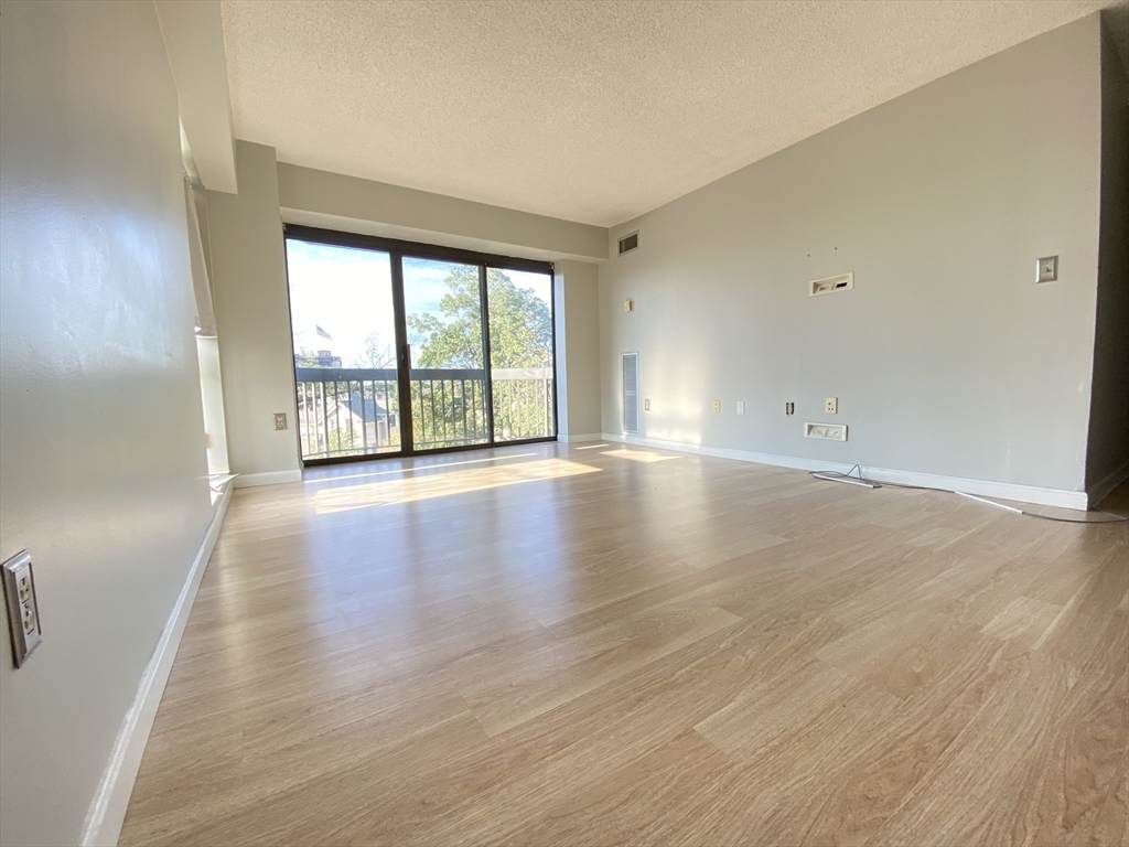 15 N Beacon Street - Photo 1