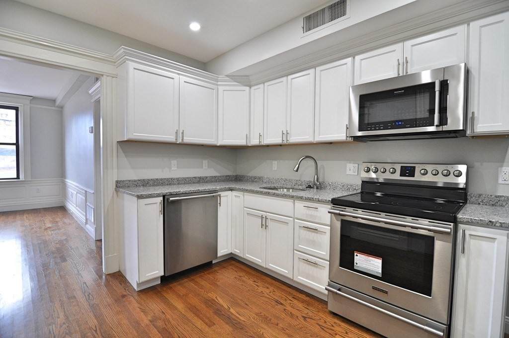 464 Commonwealth Ave - Photo 1