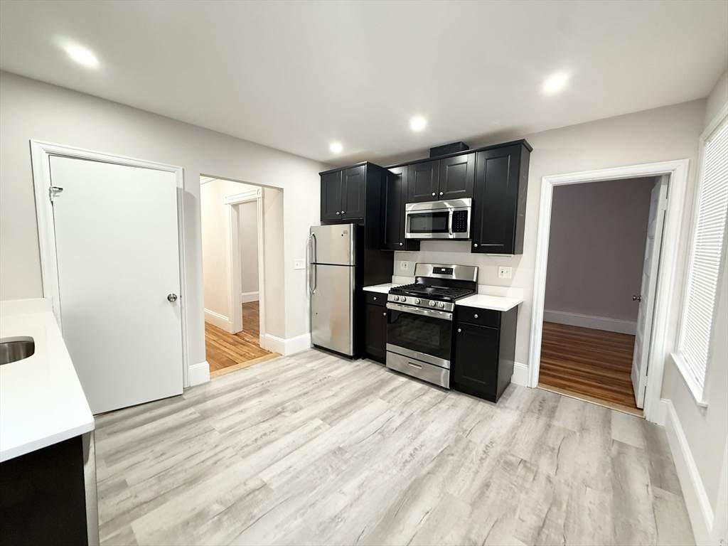 71 Saxton St - Photo 1