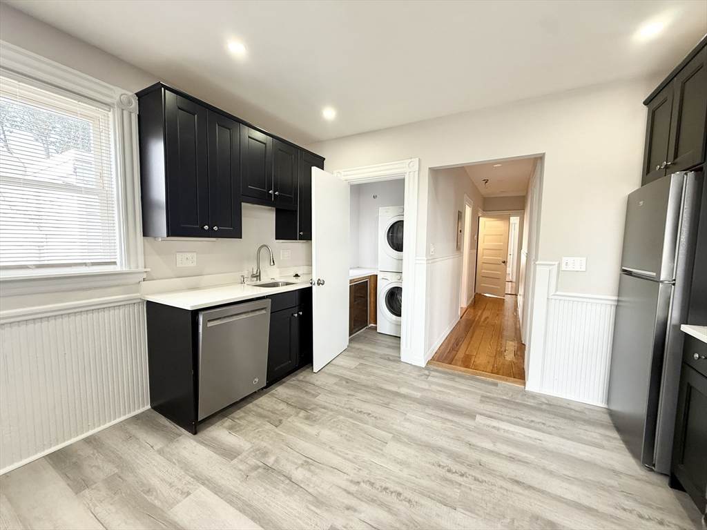 71 Saxton St - Photo 1