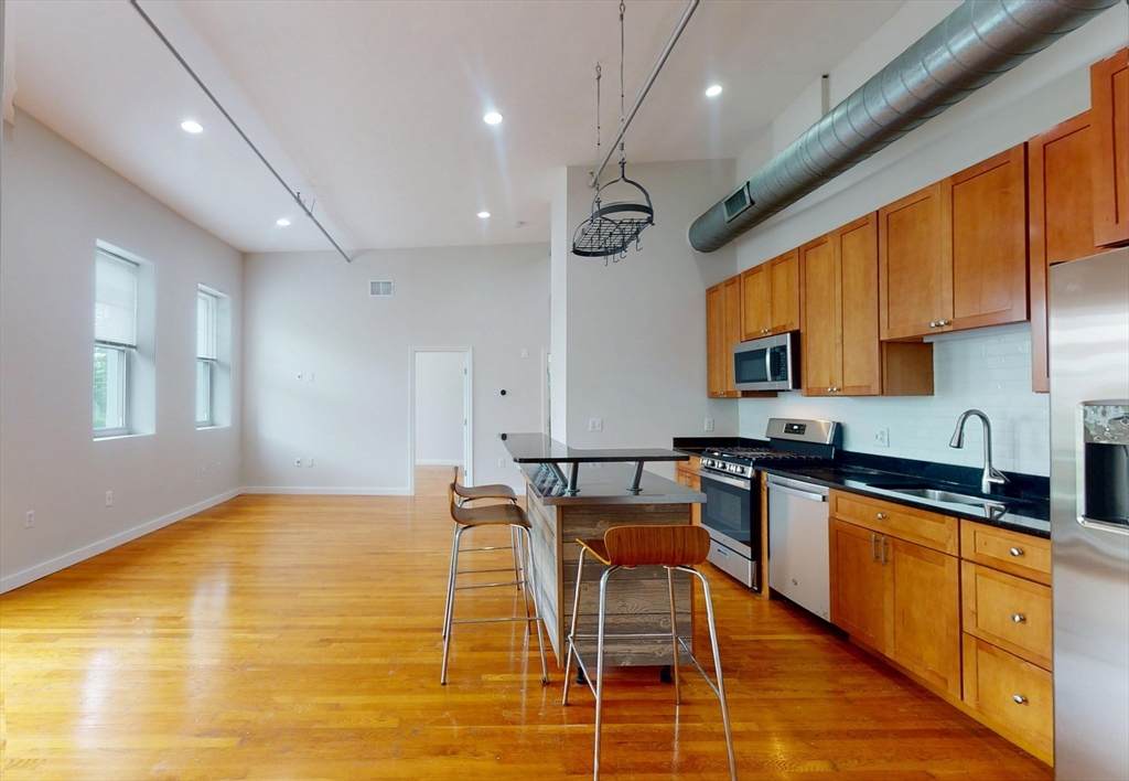 960 Broadway - Photo 1