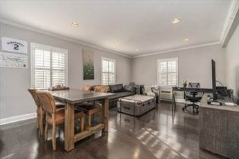 27 Commonwealth - Photo 1