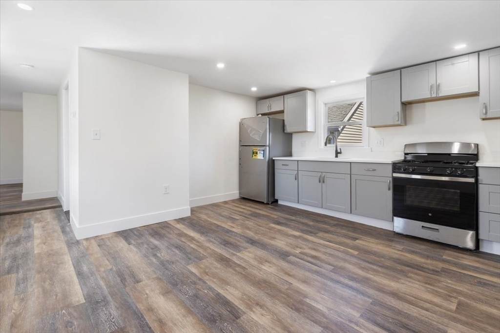 124 Williams Ave - Photo 1