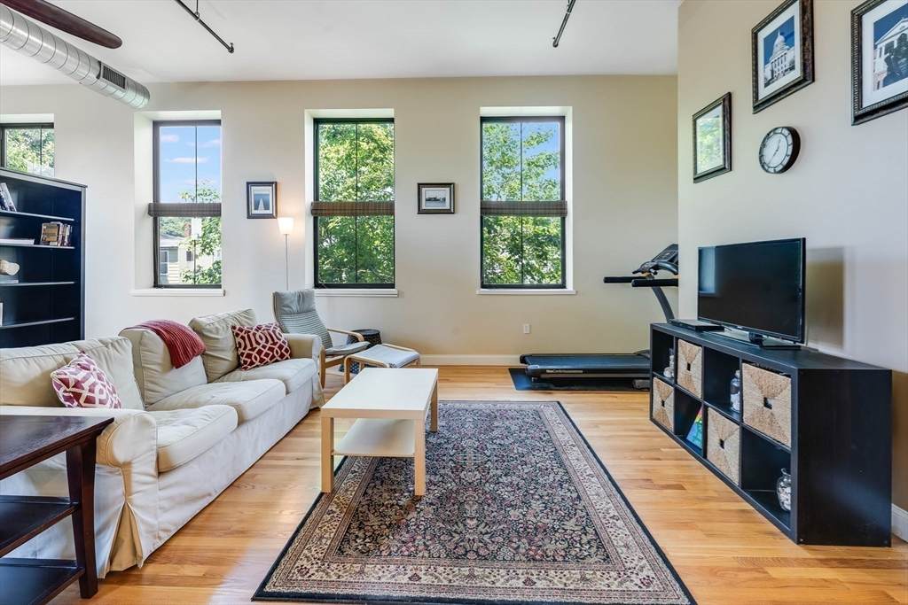 220 Spencer Ave. - Photo 1