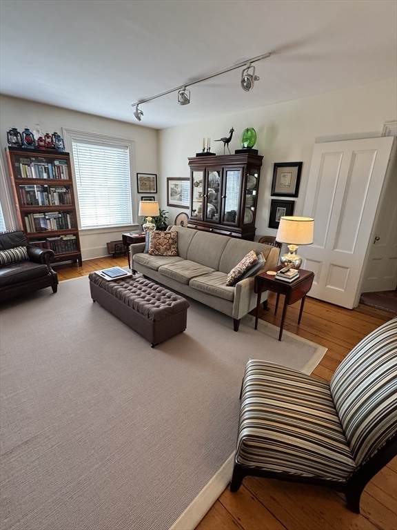 61 Otis St - Photo 1