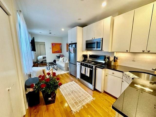 419 Hanover - Photo 1