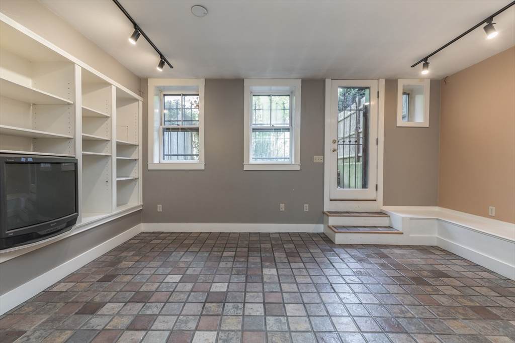 75 Chandler Street - Photo 1