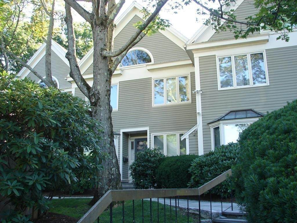 697 Hammond - Photo 1