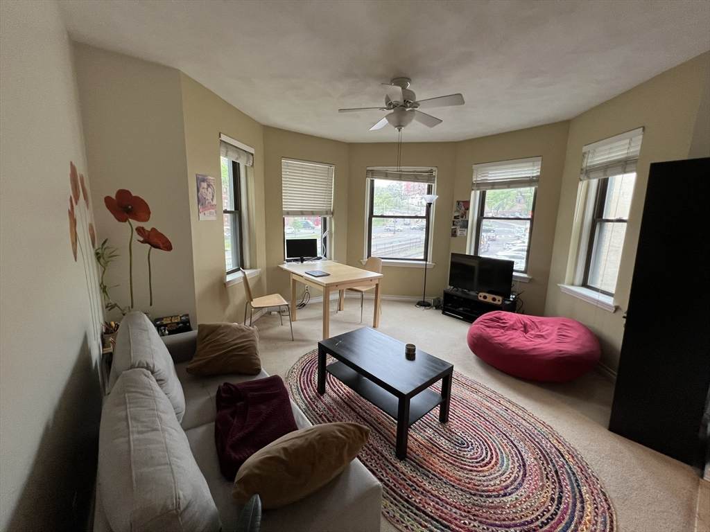 1427 Commonwealth Ave - Photo 1
