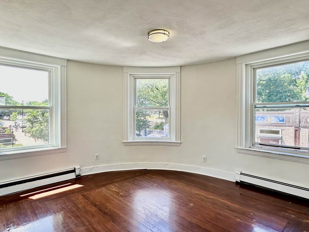 376 Washington - Photo 1