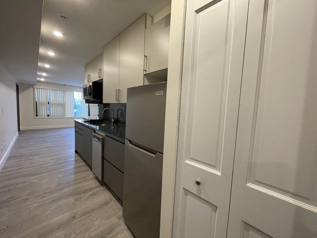 1028 Commonwealth Ave - Photo 1