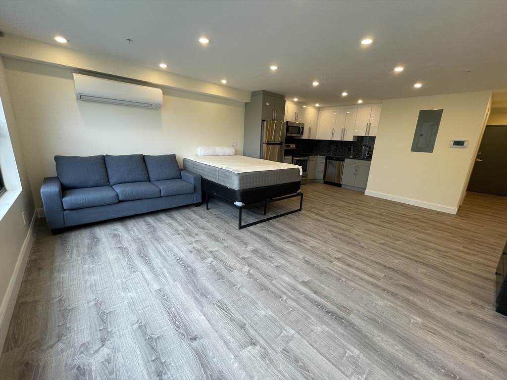 1028 Commonwealth Ave - Photo 1