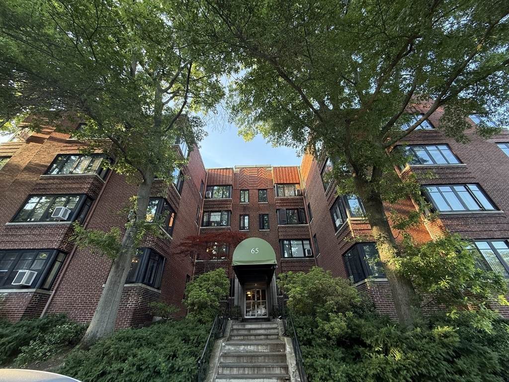 65 Strathmore - Photo 1
