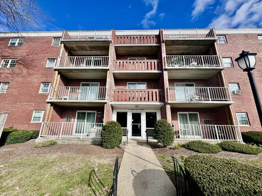 65 Webster St - Photo 1