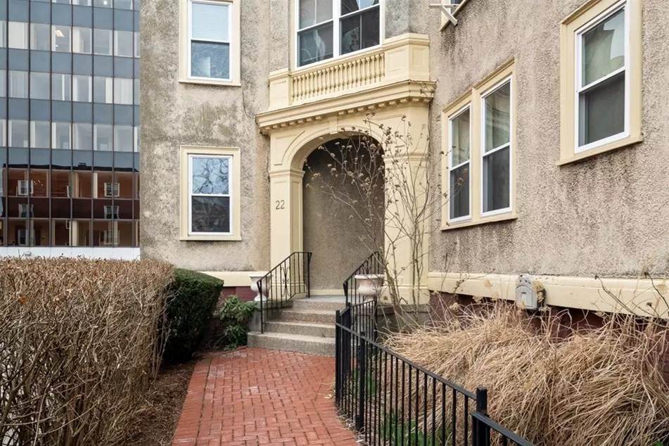 22 Centre St - Photo 1