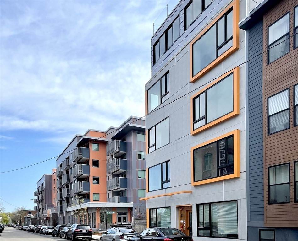 71 Border St - Photo 1